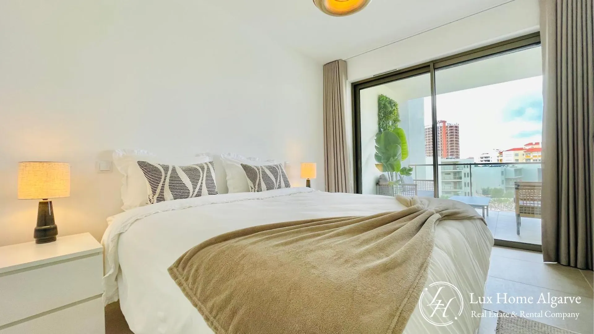 Apartment Sunset - Luxury Property - Pool - Garden - 500M Beach Portimao