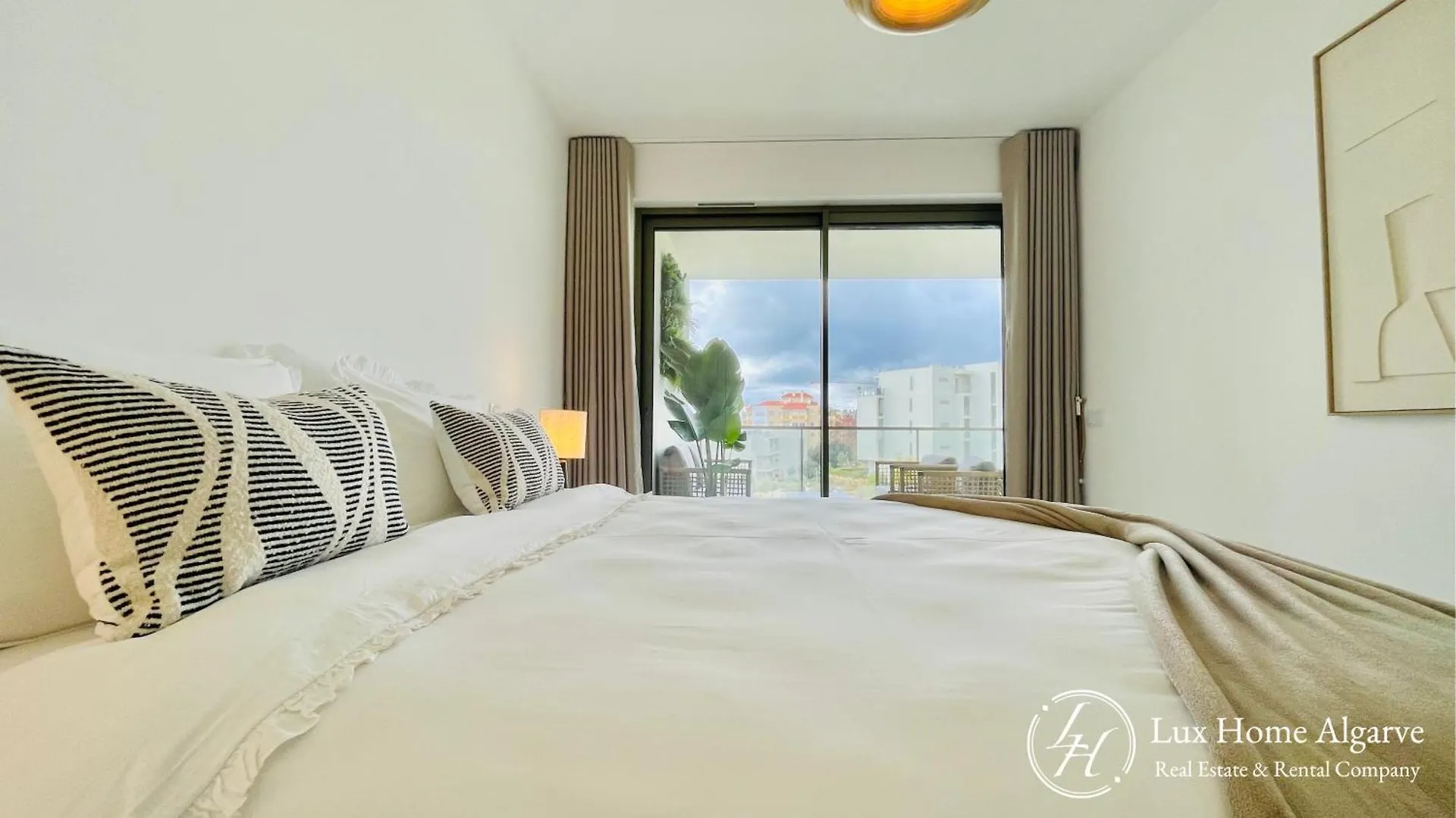 Apartment Sunset - Luxury Property - Pool - Garden - 500M Beach Portimao Portugal